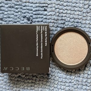 Becca cosmetics highlighter in Opal